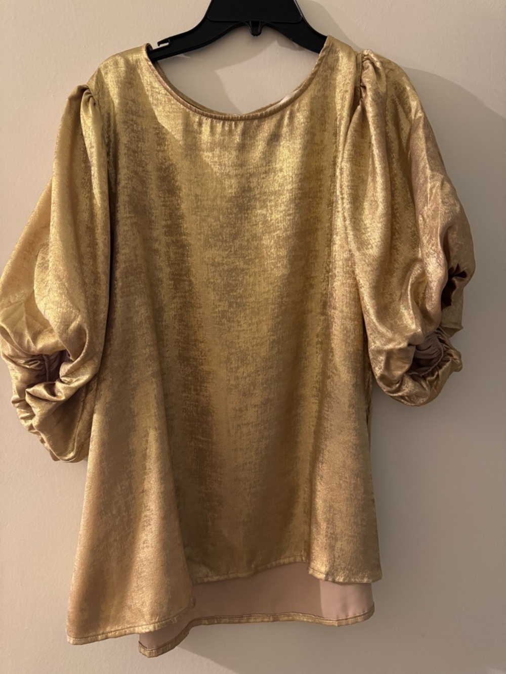 Vine & Love Gold Metallic Puff-Sleeve Blouse